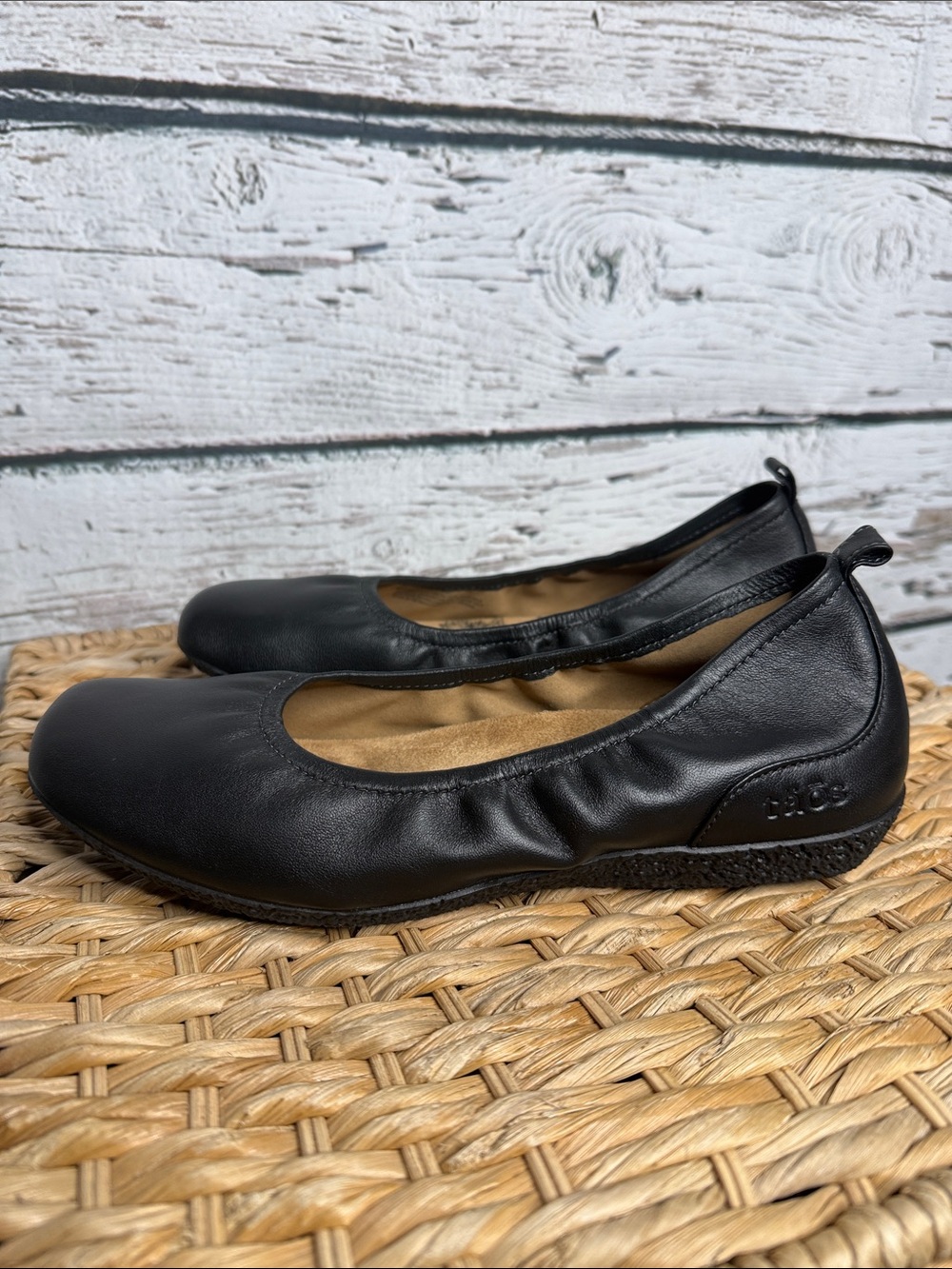 Taos Chit Chat Black Leather Slip-On Ballet Flats - Picture 5 of 9